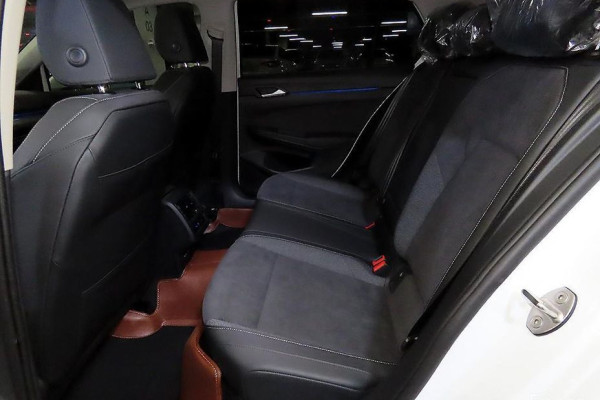 2025 Volkswagen Golf с пробегом 5 977 км