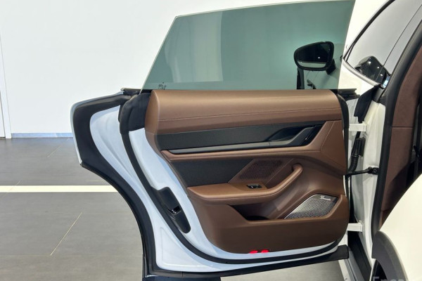 2025 Porsche Taycan с пробегом 3 103 км