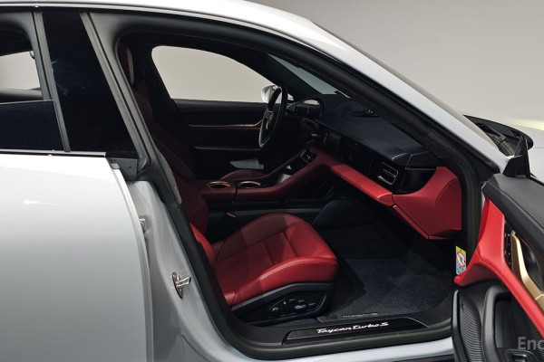 2023 Porsche Taycan с пробегом 27 029 км