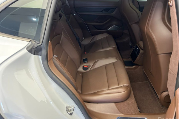 2025 Porsche Taycan с пробегом 3 103 км