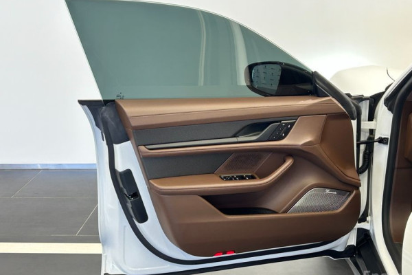 2025 Porsche Taycan с пробегом 3 103 км