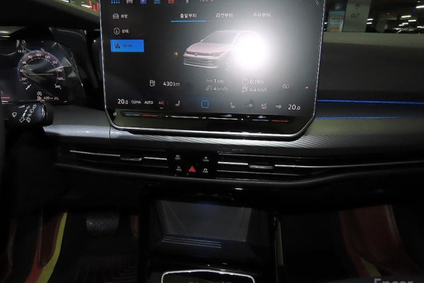 2025 Volkswagen Golf с пробегом 5 977 км