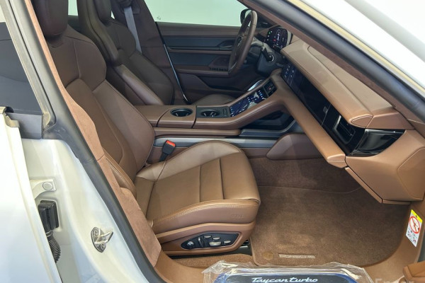 2025 Porsche Taycan с пробегом 3 103 км