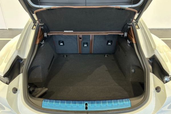 2025 Porsche Taycan с пробегом 3 103 км