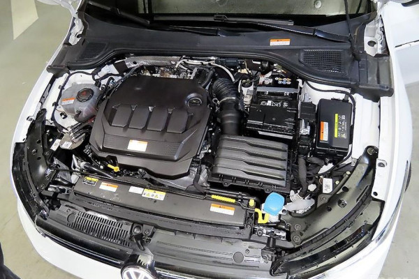 2025 Volkswagen Golf с пробегом 5 977 км