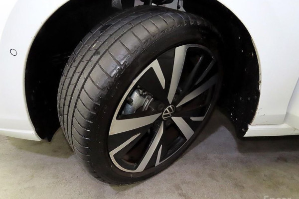 2025 Volkswagen Golf с пробегом 5 977 км