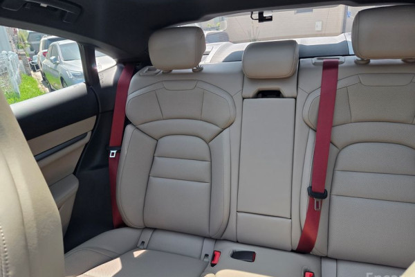 2025 Porsche Taycan с пробегом 19 500 км