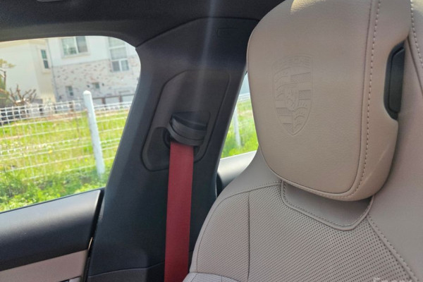 2025 Porsche Taycan с пробегом 19 500 км