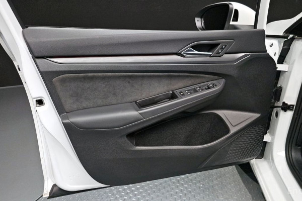 2024 Volkswagen Golf с пробегом 12 436 км