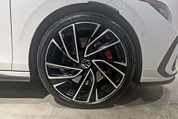 2023 Volkswagen Golf с пробегом 34 607 км