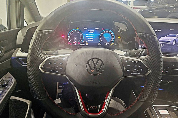 2023 Volkswagen Golf с пробегом 34 607 км