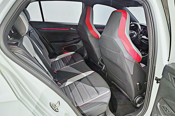 2023 Volkswagen Golf с пробегом 34 607 км