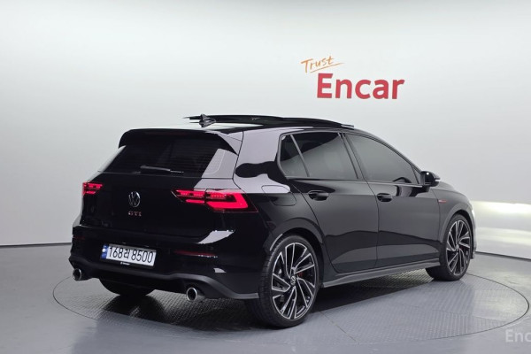 2023 Volkswagen Golf с пробегом 9 339 км