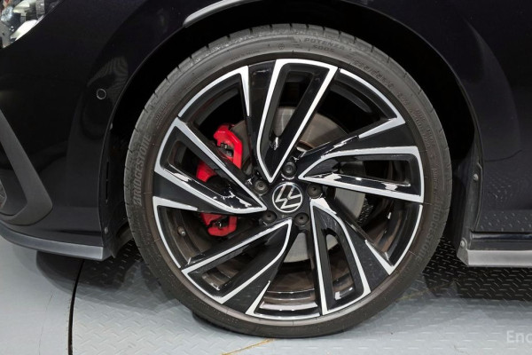 2023 Volkswagen Golf с пробегом 9 339 км