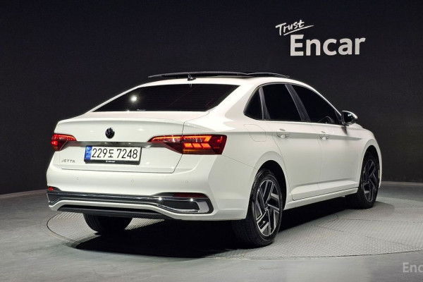 2023 Volkswagen Jetta с пробегом 15 740 км