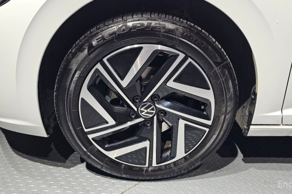 2023 Volkswagen Jetta с пробегом 15 740 км