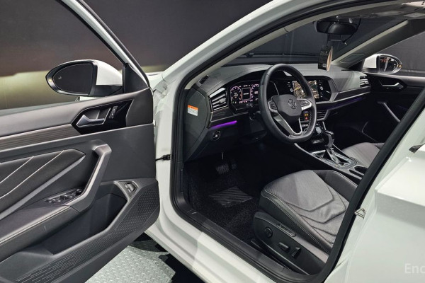 2023 Volkswagen Jetta с пробегом 15 740 км