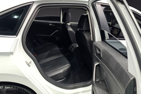 2023 Volkswagen Jetta с пробегом 15 740 км