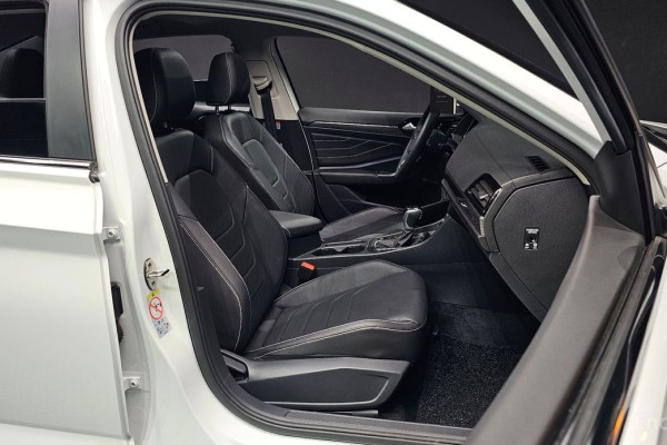 2023 Volkswagen Jetta с пробегом 15 740 км