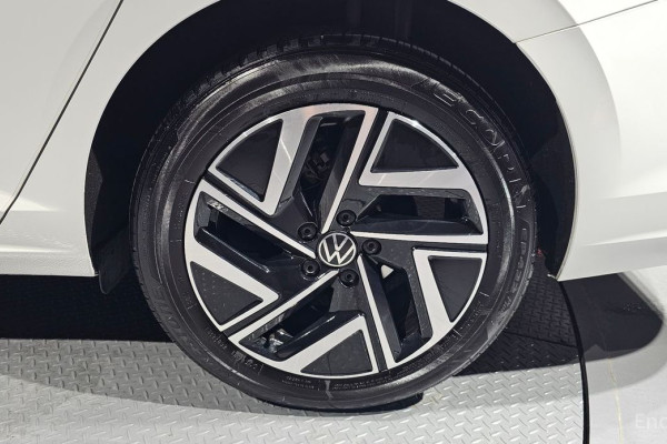 2023 Volkswagen Jetta с пробегом 15 740 км