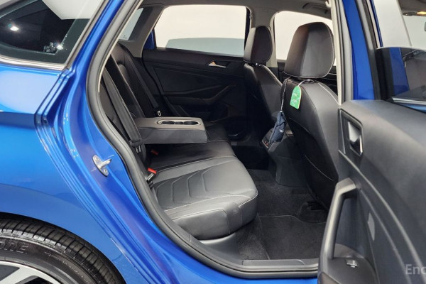 2022 Volkswagen Jetta с пробегом 43 183 км