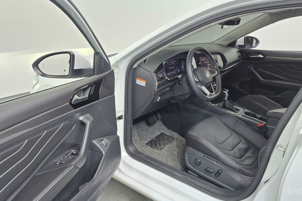 2023 Volkswagen Jetta с пробегом 25 945 км