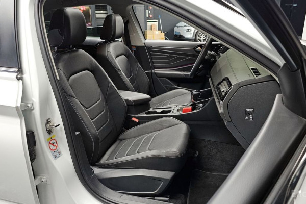 2022 Volkswagen Jetta с пробегом 23 122 км