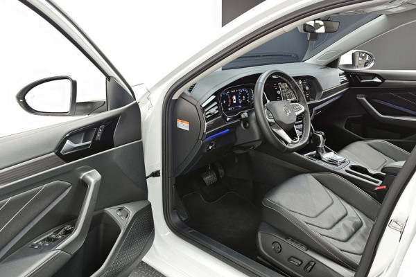 2024 Volkswagen Jetta с пробегом 19 179 км