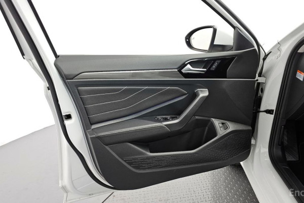 2024 Volkswagen Jetta с пробегом 19 179 км