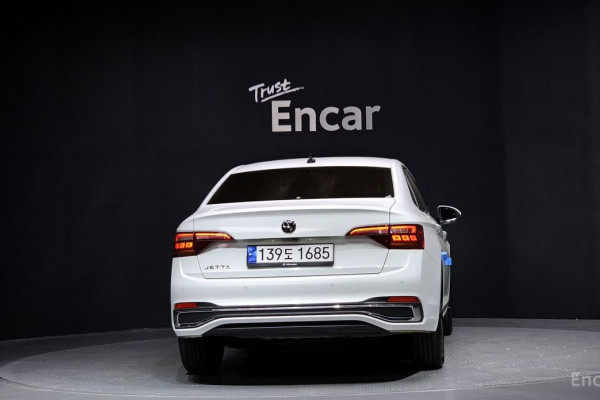 2023 Volkswagen Jetta с пробегом 31 821 км