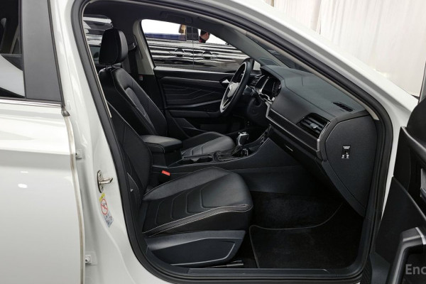 2023 Volkswagen Jetta с пробегом 31 821 км