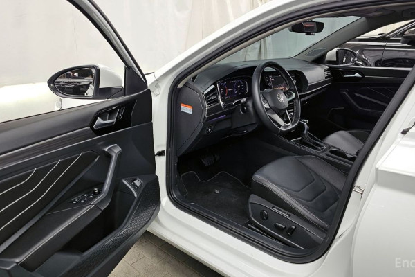 2023 Volkswagen Jetta с пробегом 31 821 км