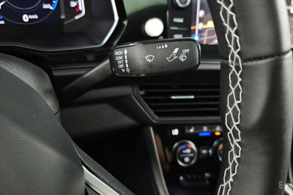 2023 Volkswagen Jetta с пробегом 31 821 км