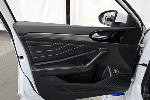 2023 Volkswagen Jetta с пробегом 10 577 км