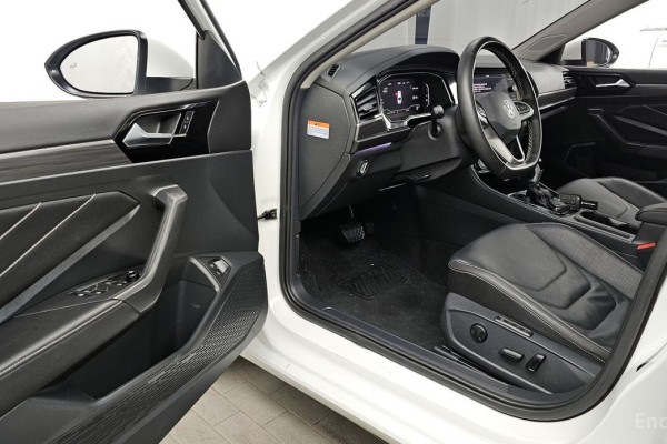 2023 Volkswagen Jetta с пробегом 23 103 км