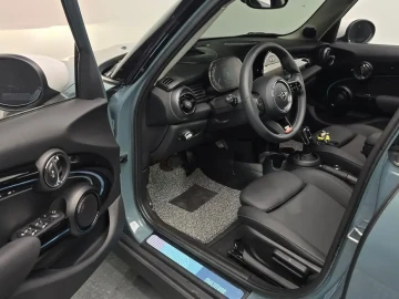 2023 Mini  с пробегом 4 329 км