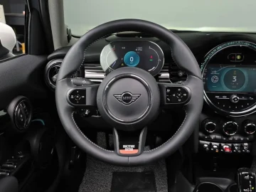 2023 Mini  с пробегом 4 329 км