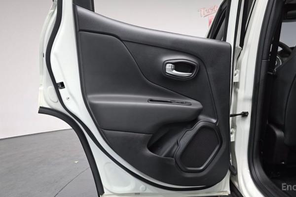 2022 Jeep Renegade с пробегом 15 720 км