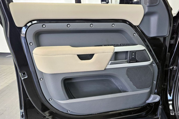 2022 Land Rover Defender с пробегом 53 947 км