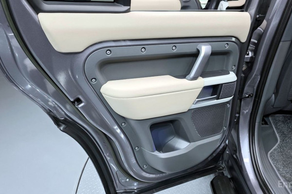 2023 Land Rover Defender с пробегом 51 357 км