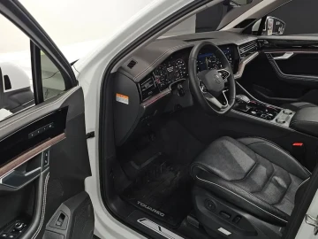 2024 Volkswagen Touareg с пробегом 16 266 км
