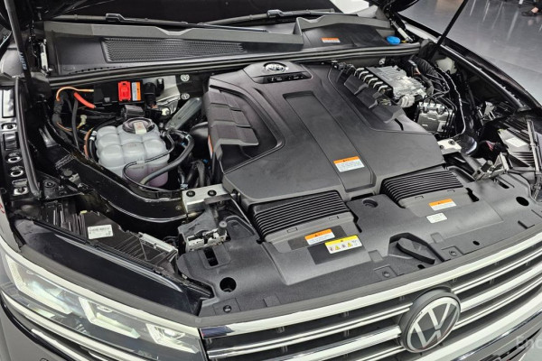 2024 Volkswagen Touareg с пробегом 26 290 км