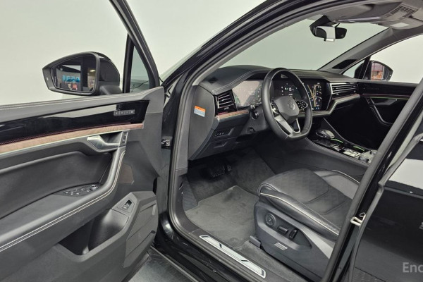 2024 Volkswagen Touareg с пробегом 26 290 км