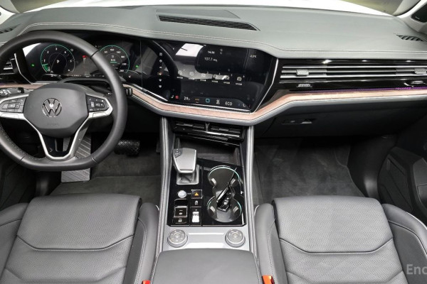 2025 Volkswagen Touareg с пробегом 2 177 км