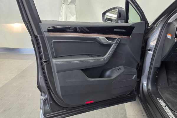 2025 Volkswagen Touareg с пробегом 7 536 км