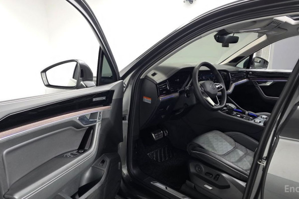 2024 Volkswagen Touareg с пробегом 10 174 км