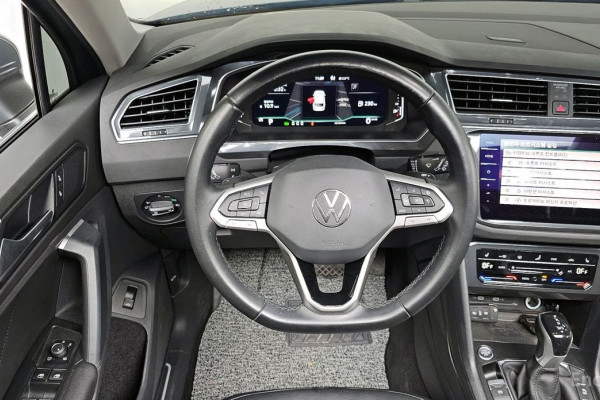 2023 Volkswagen Tiguan с пробегом 42 434 км