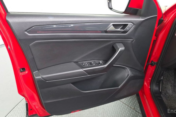 2021 Volkswagen T-Roc с пробегом 24 342 км