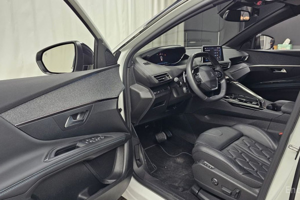 2024 Peugeot 3008 с пробегом 10 971 км