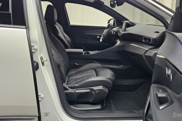 2024 Peugeot 3008 с пробегом 10 971 км